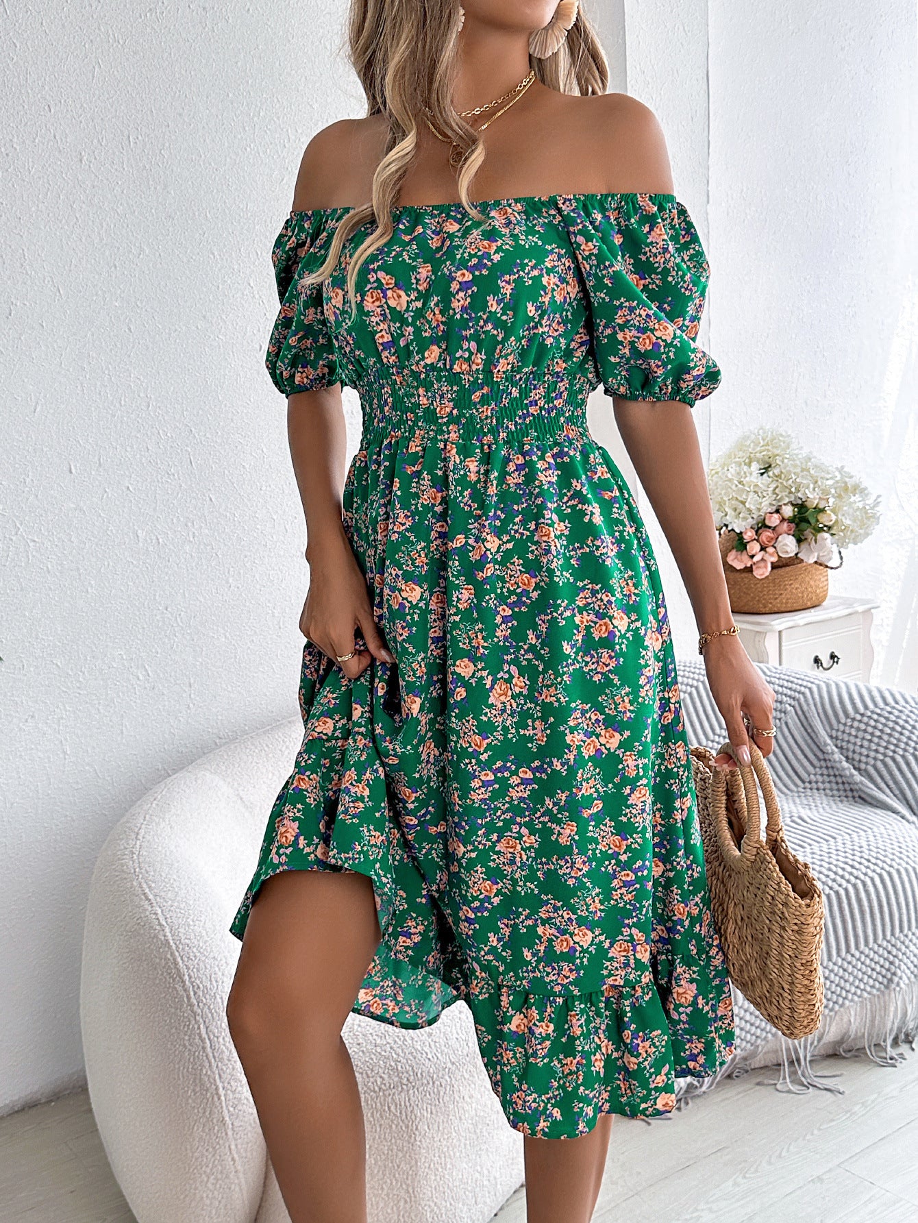 Lumineuse – Robe Fleurie à Encolure Vintage