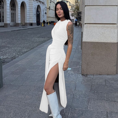 Robe Élancée – Fente Latérale & Plis Subtils