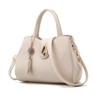 Frange d'Or – Sac Porté Main avec Détail Bohème