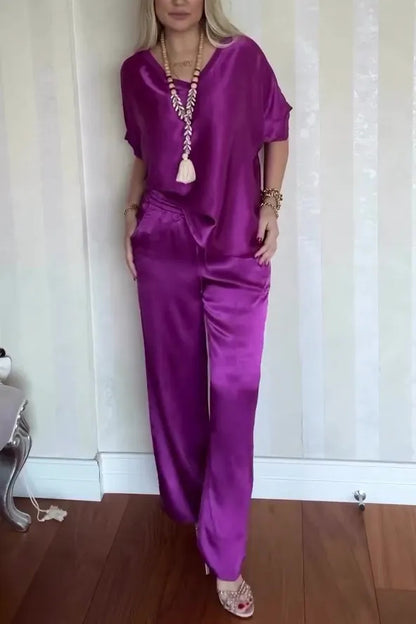 Sérénité Satin – Costume Femme Élégant