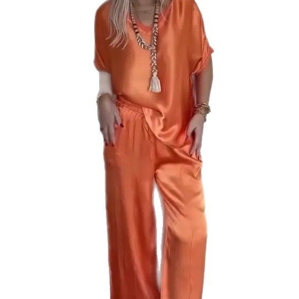 Sérénité Satin – Costume Femme Élégant