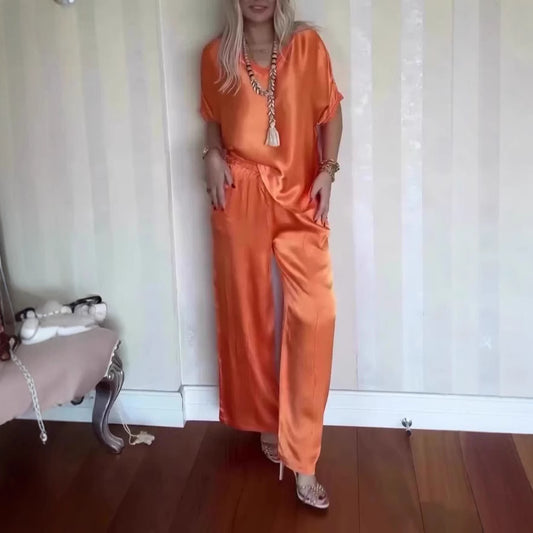 Sérénité Satin – Costume Femme Élégant