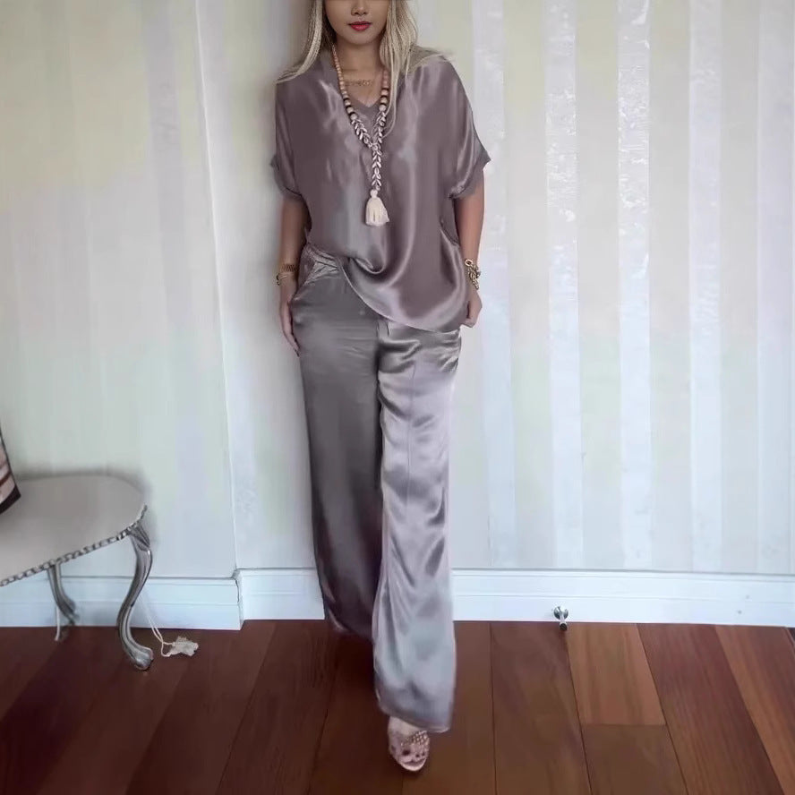 Sérénité Satin – Costume Femme Élégant