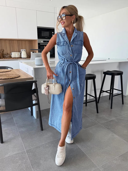 Jeans et Glamour – Robe Ceinturée Sans Manches